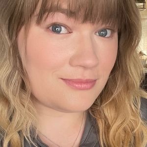 Meet your Posher, Caitlyn